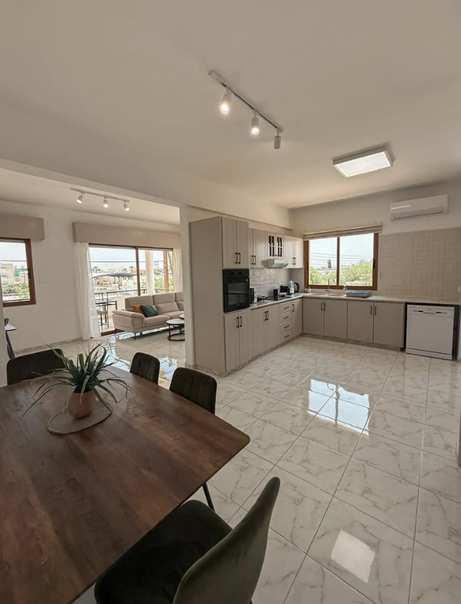 Apartment with 3 bedrooms in mesa-geitonia, Cyprus [ID: 0602-240801]