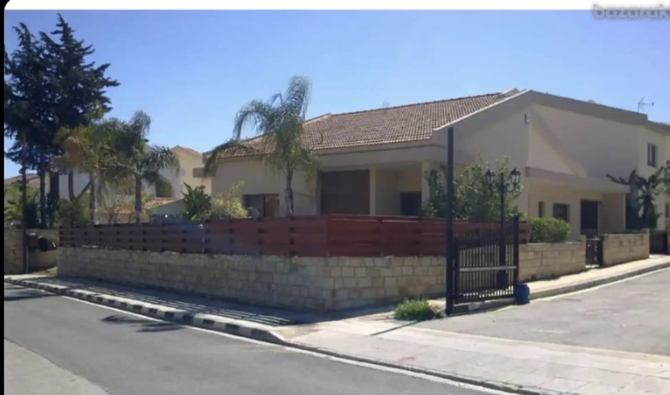 Bungalow 4 pokoi 190 m² Parekklisia, Cypr