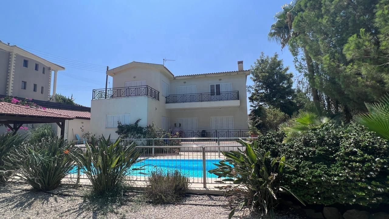 4 bedroom house 317 m² Parekklisia, Cyprus