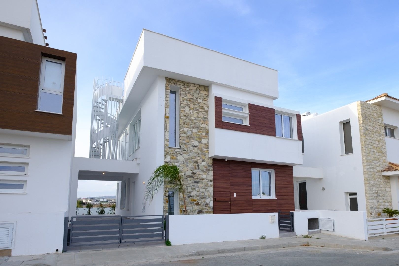 5 Bedroom House in Dromolaxia, Larnaca