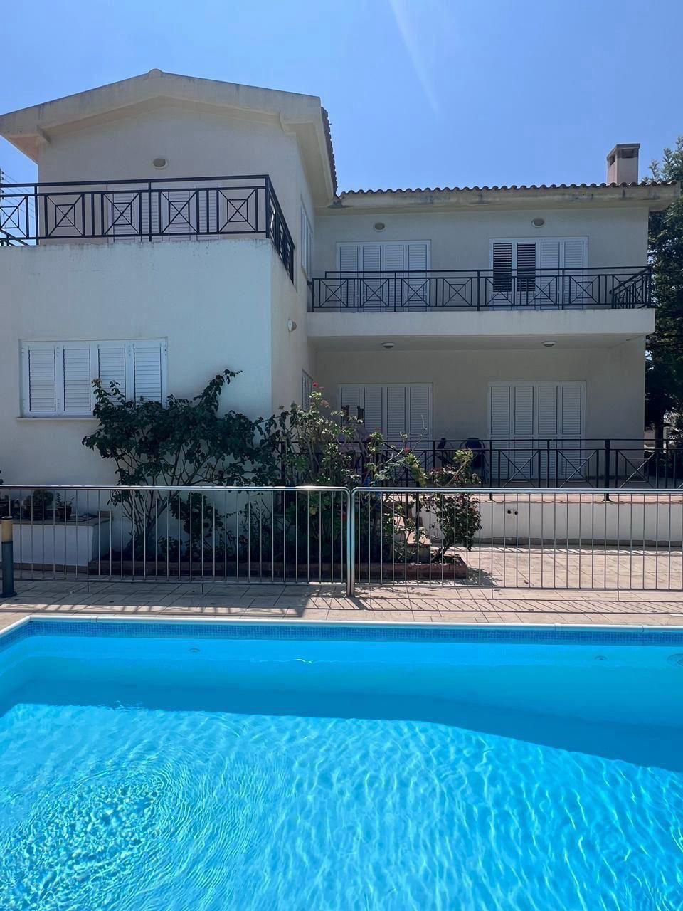 4 bedroom house 317 m² Parekklisia, Cyprus