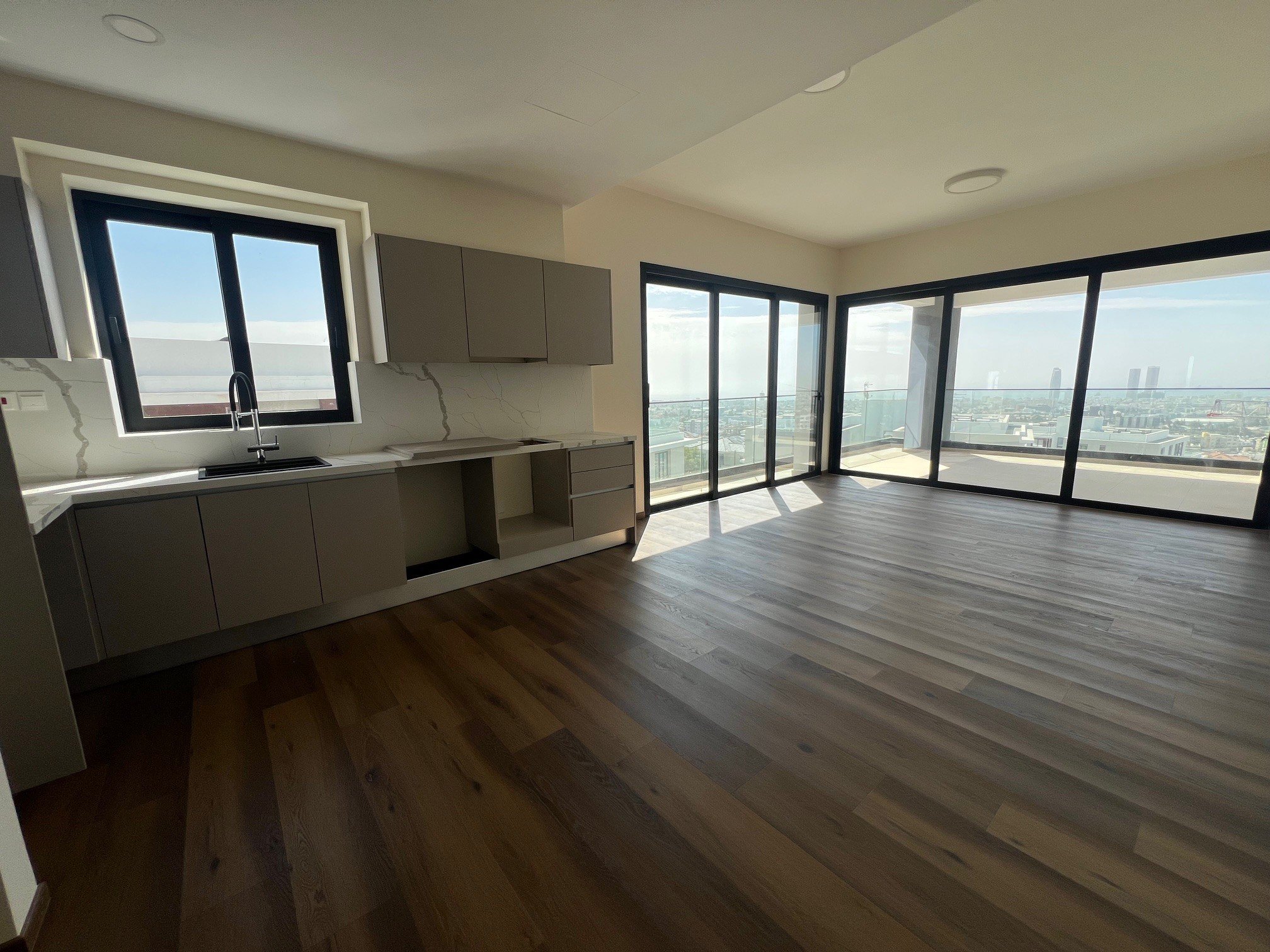 Apartment with 2 bedrooms, 84.00m² in agios-athanasios, Cyprus [ID: 0602-236330]