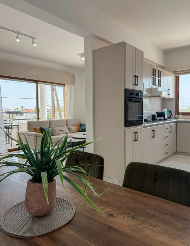 Apartment with 3 bedrooms in mesa-geitonia, Cyprus [ID: 0602-240801]